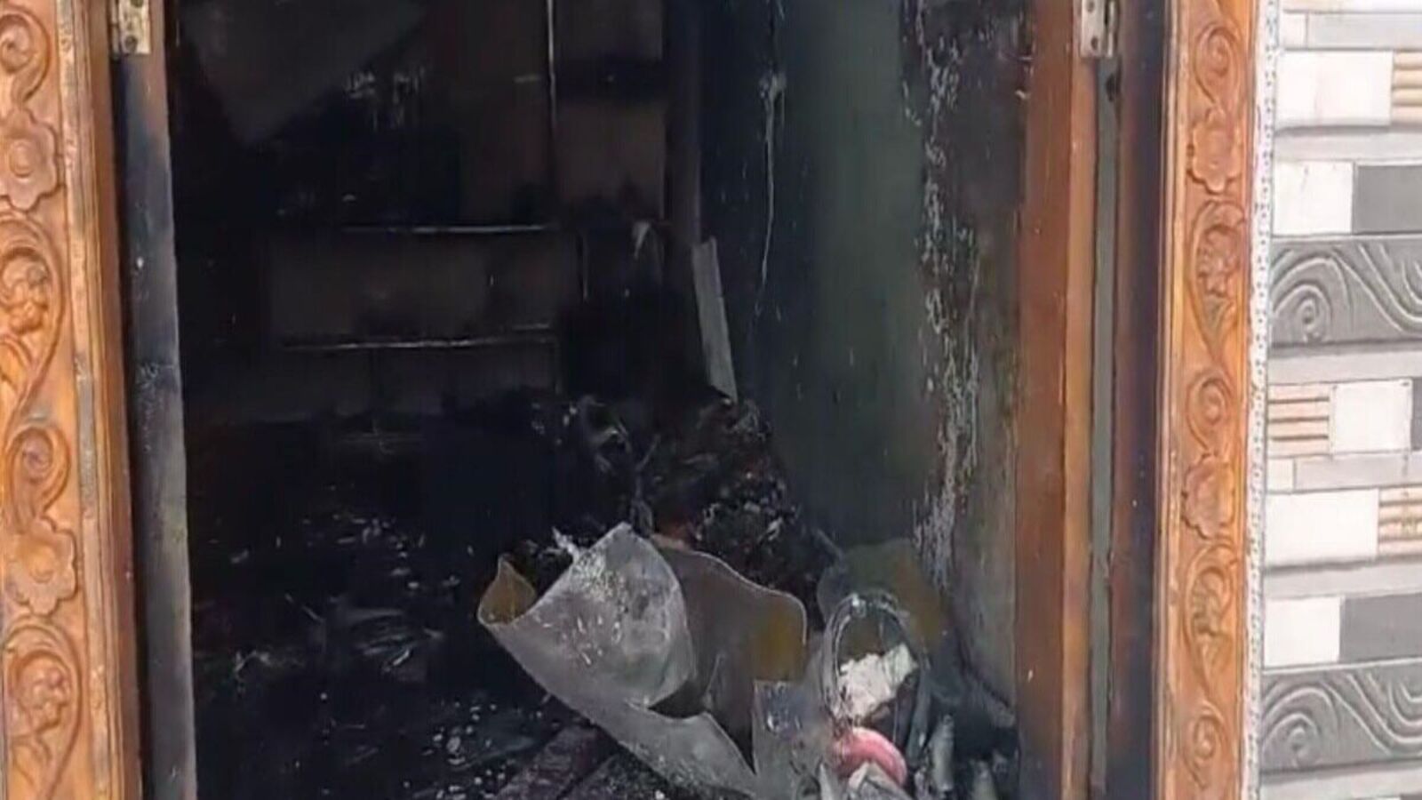 Medak Crime : ప్రేమ పెళ్లి చేసుకున్న కూతురు, యువకుడి ఇంటికి నిప్పు పెట్టిన యువతి బంధువులు