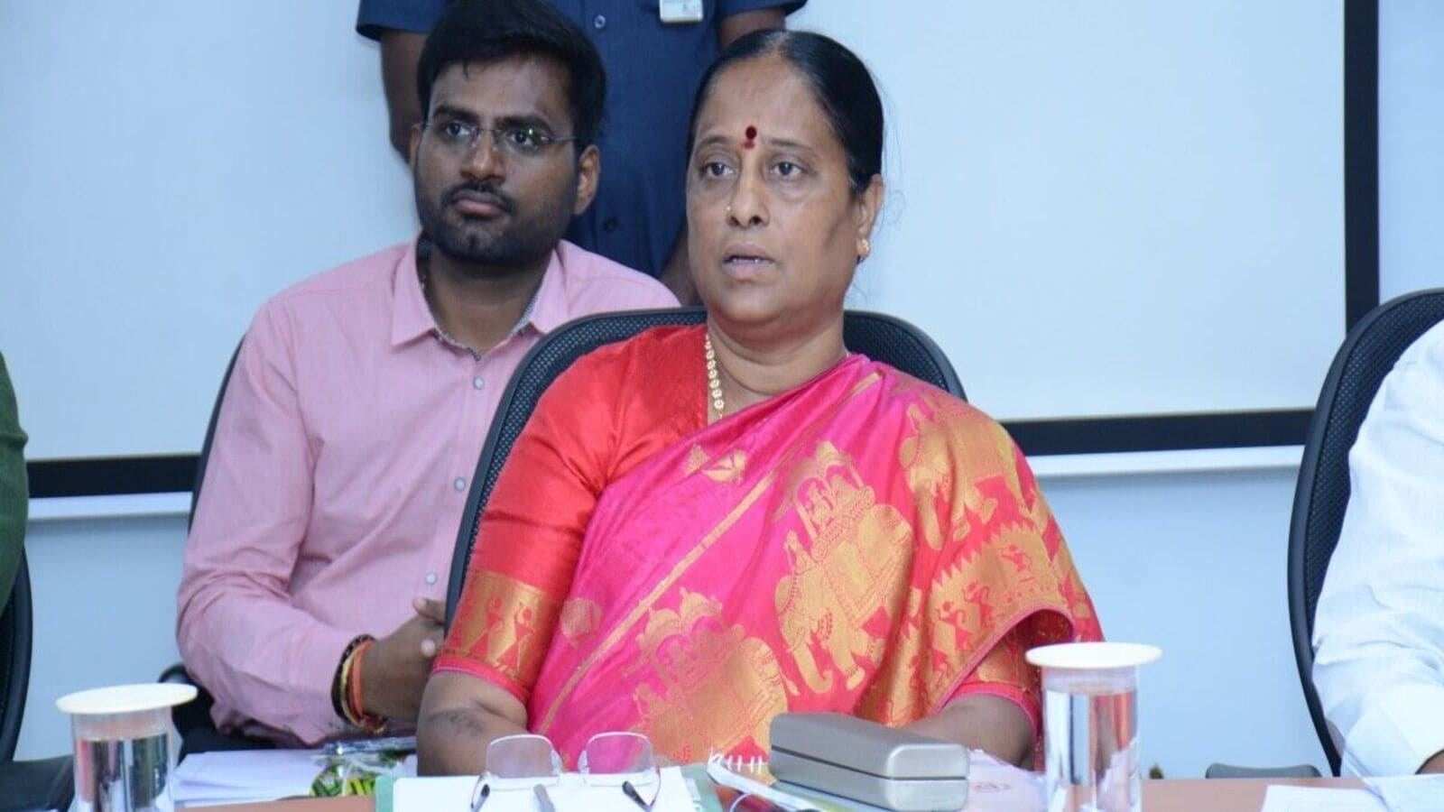 Konda Surekha On Kavitha : అమెరికాలో అంట్లు తోముకునే వాళ్లకు వందల కోట్లు ఎలా వచ్చాయ్&మంత్రి కొండా సురేఖ