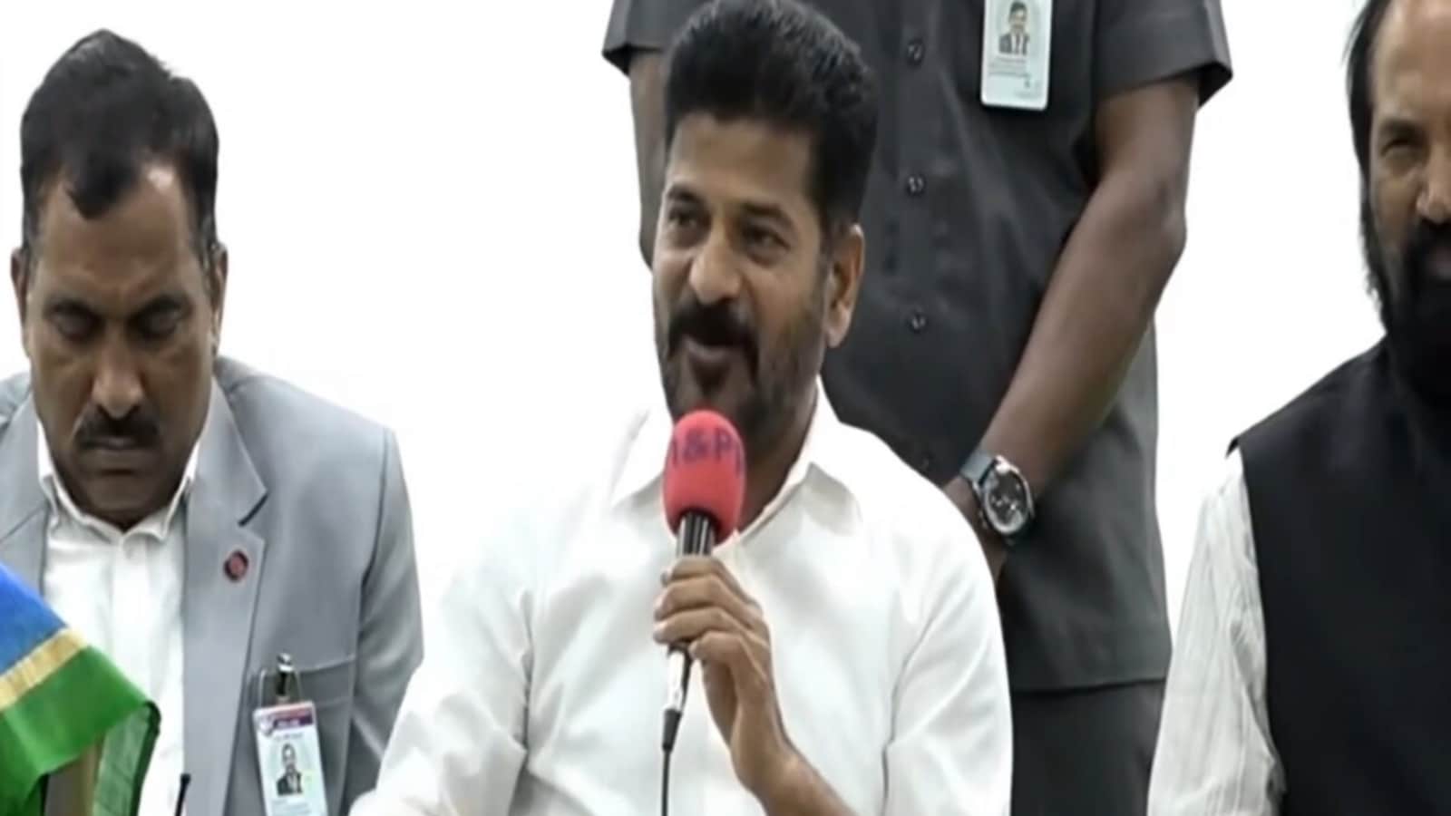 Revanth Reddy : అప్పుడు వైఎస్ కు, ఇప్పుడు జగన్ కు సహకరించింది కేసీఆరే& తెలంగాణ నీళ్లు ఏపీకి దారాదత్తం:సీఎం రేవంత్ రెడ్డి