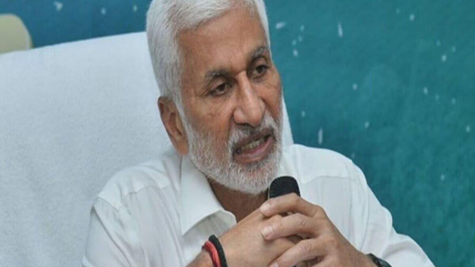 MP Vijayasai Reddy :తెలంగాణలో కాంగ్రెస్ ప్రభుత్వం కూలిపోతుందన్న వైసీపీ ఎంపీ, కుట్ర కోణం ఉందని కాంగ్రెస్ నేతల ఫిర్యాదు