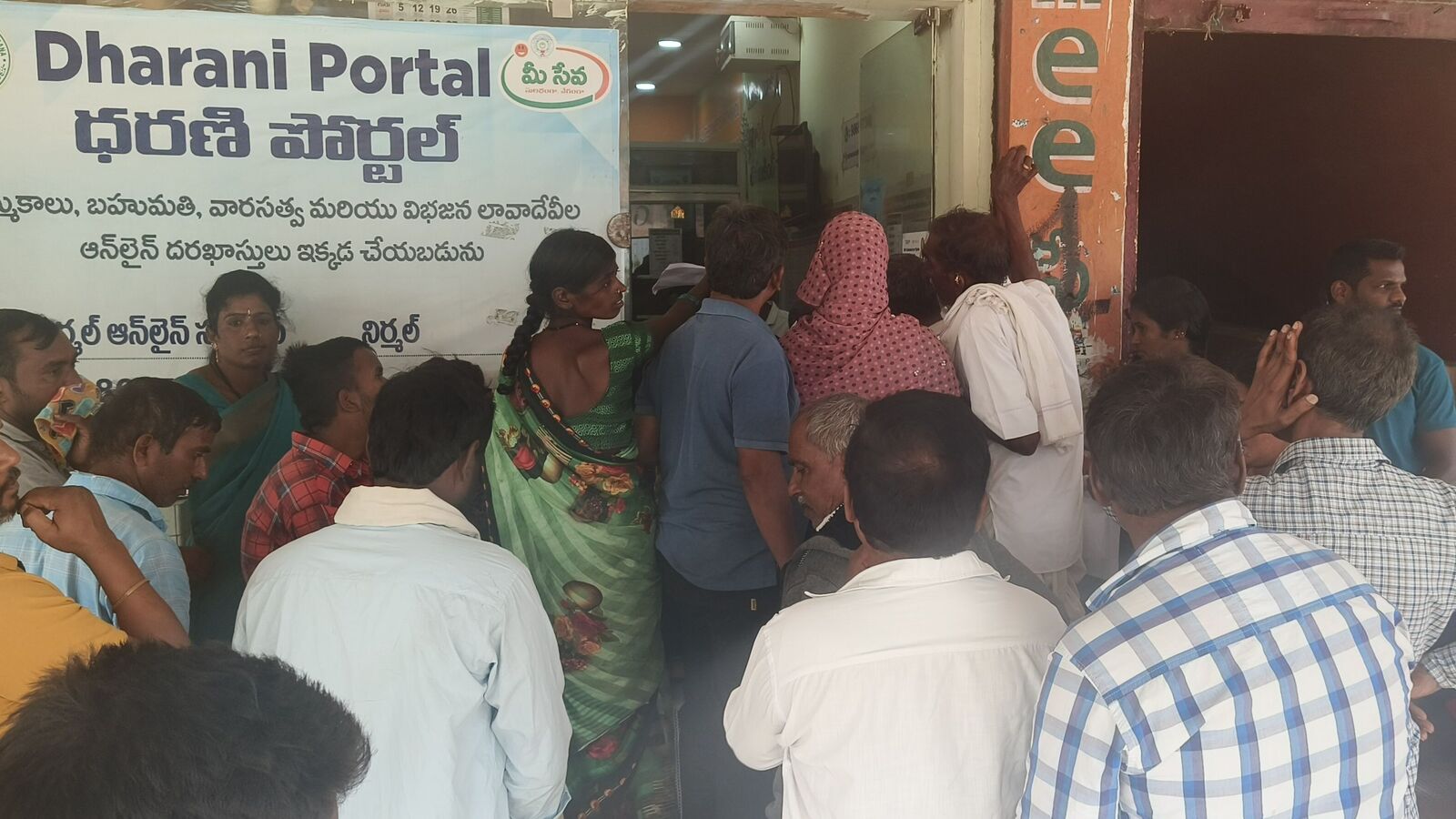 Sadaram Slots: సదరం స్లాట్‌కు తప్పని తిప్పలు..! సర్టిఫికెట్ల కోసం దివ్యాంగుల పడిగాపులు..