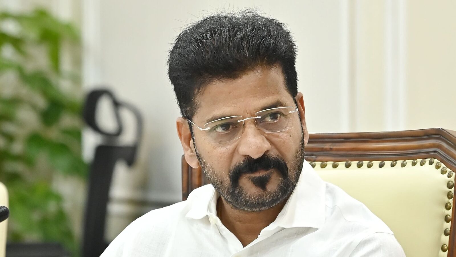 CM Revanth Reddy : ఏ ఒక్కరిని వదిలిపెట్టవద్దు & ఇసుక అక్రమాలపై సీఎం రేవంత్ ఆగ్రహం, కొత్త పాలసీకి ఆదేశాలు