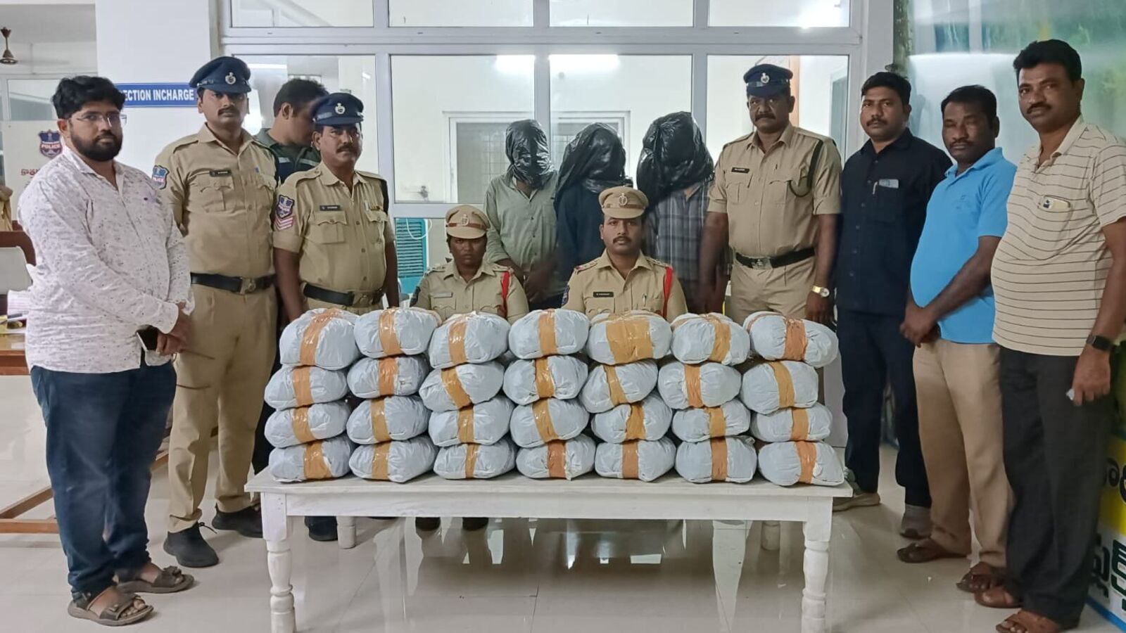 Bhadradri Kothagudem : కొత్తగూడెంలో గంజాయి కలకలం.. రూ.25 లక్షల విలువైన సరుకు పట్టివేత