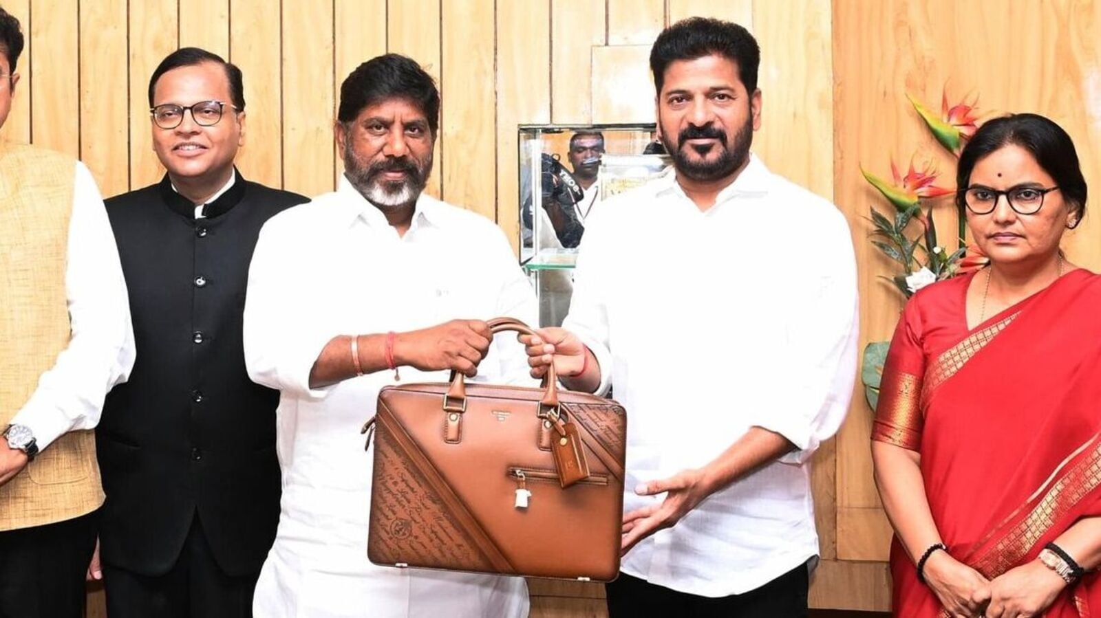 Telangana Budget 2024 : త్వరలోనే రుణమాఫీ విధివిధానాలు & రైతు భరోసాపై బడ్జెట్ లో కీలక ప్రకటన, శాఖలవారీగా కేటాయింపులు ఇవే