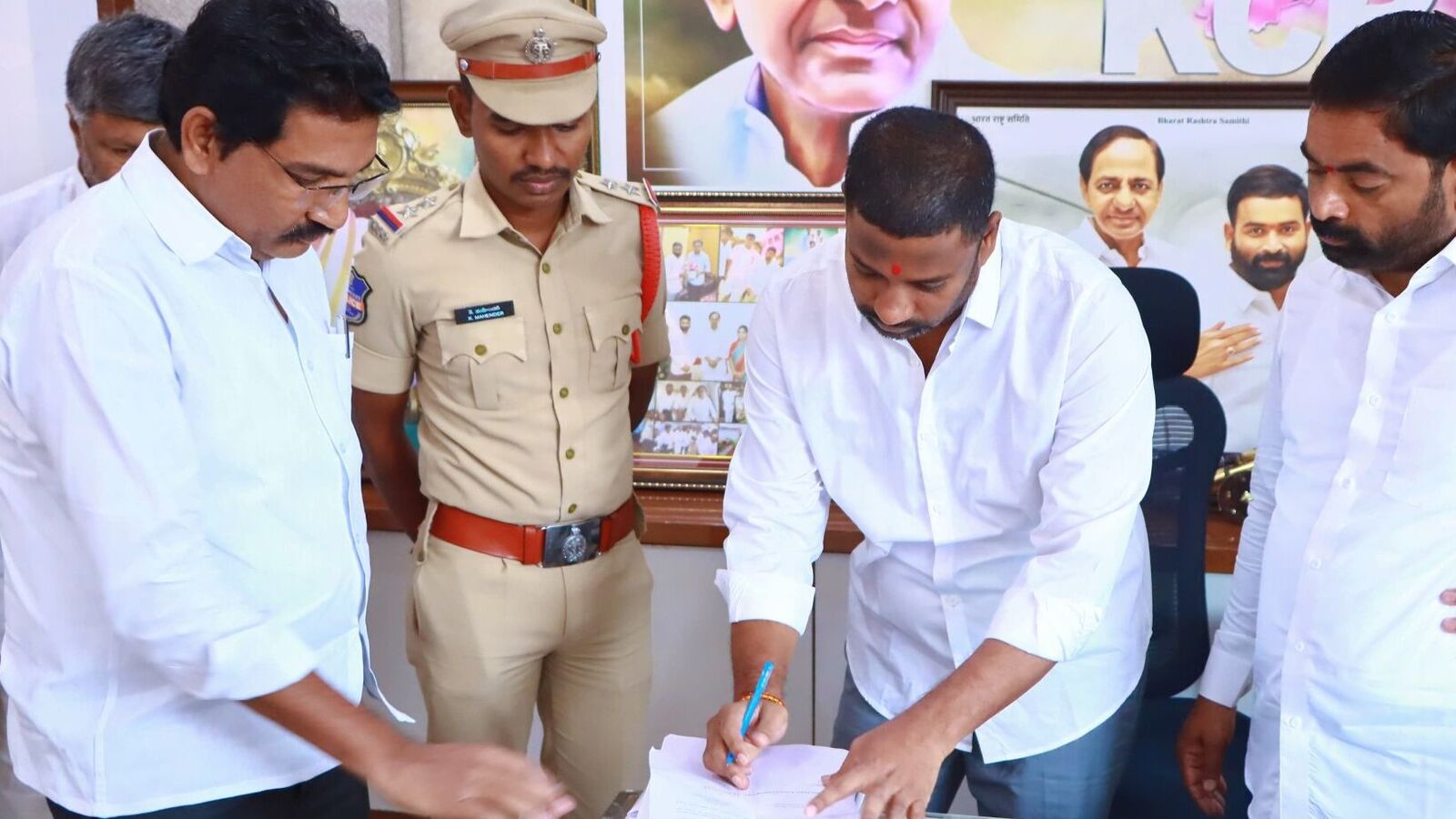 BRS Balka Suman : సీఎం రేవంత్ పై కామెంట్స్ & బీఆర్ఎస్ మాజీ ఎమ్మెల్యే సుమన్ కు నోటీసులు