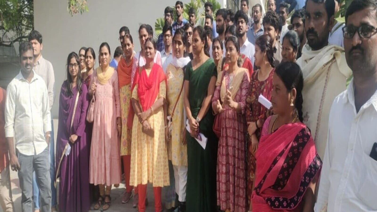 Hyderabad News : కారుణ్య నియామకాల కోసం ఎనిమిదేళ్లుగా నిరీక్షణ, ప్రభుత్వం కనికరించాలని అభ్యర్థులు వేడుకోలు!