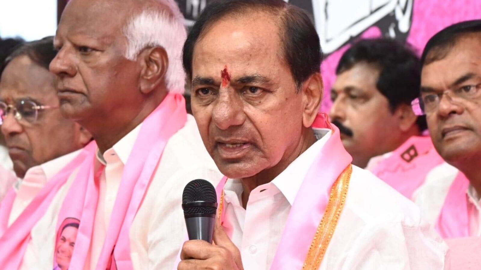 KCR 70th Birthday : 70వ వసంతంలోకి కేసీఆర్ & ఆటో డ్రైవర్లకు ప్రత్యేక కానుక