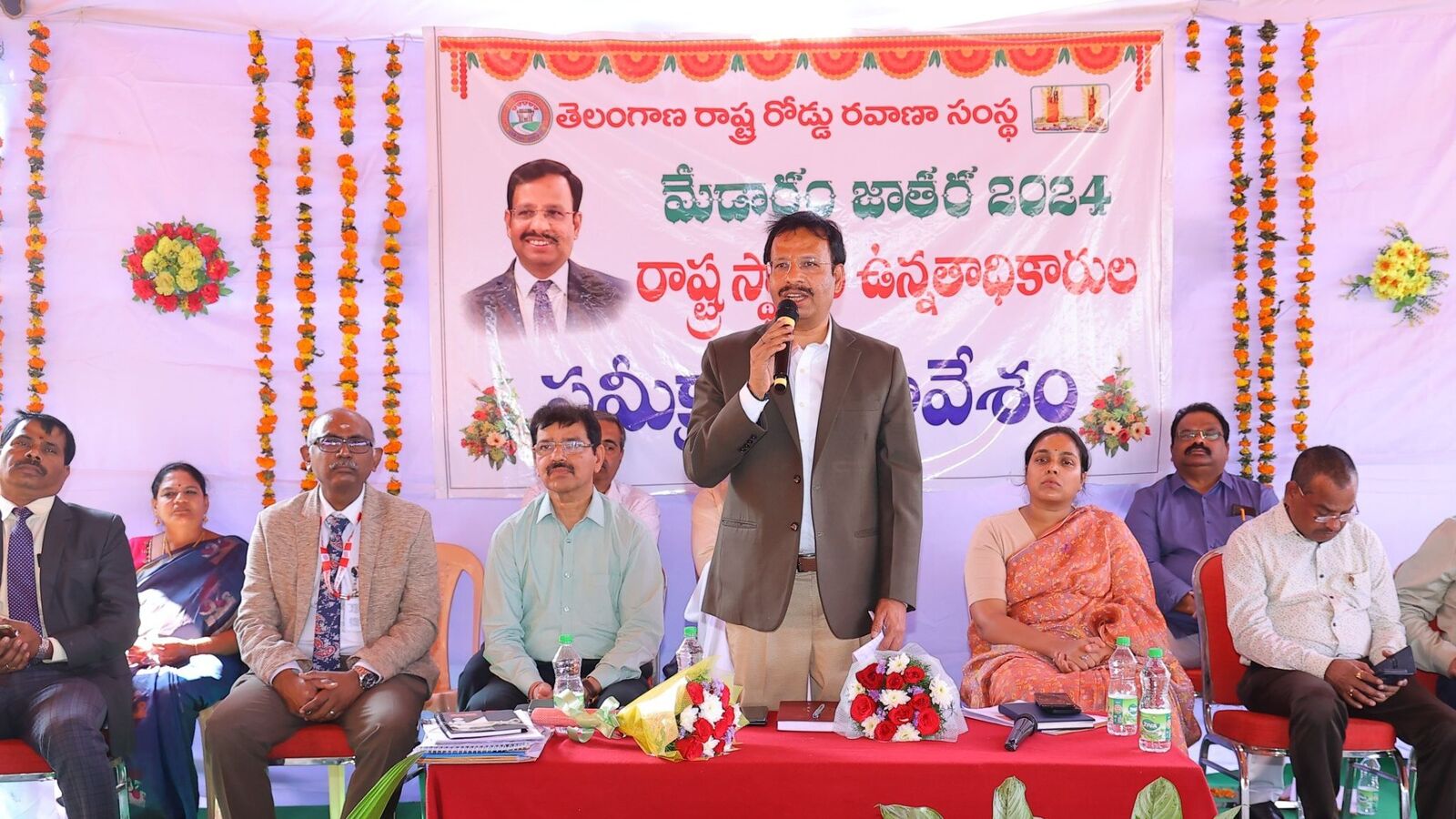 Medaram TSRTC: భక్తులకు షాక్… మేడారం బస్సుల్లో కోళ్లు , గొర్రెలకు ప్రవేశం లేదన్న ఆర్టీసీ ఎండీ సజ్జనార్…