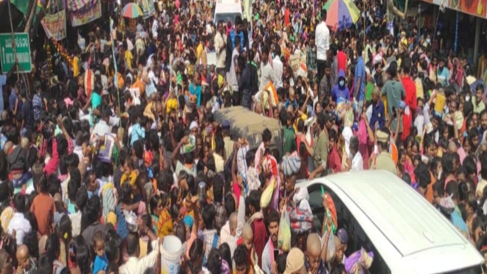 Medaram Jatara : కిక్కిరిసిన మేడారం, భారీగా ట్రాఫిక్​ జామ్&ఈ జిల్లాల్లో ఇసుక విక్రయాలు బంద్