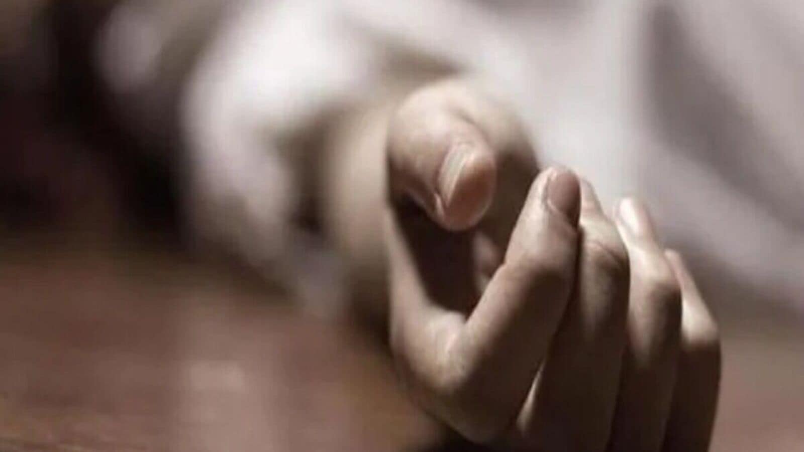 Hyderabad Crime : హైదరాబాద్ లో దారుణం& వ్యక్తి ఇంట్లో నిద్రపోతుండగానే కూల్చివేత