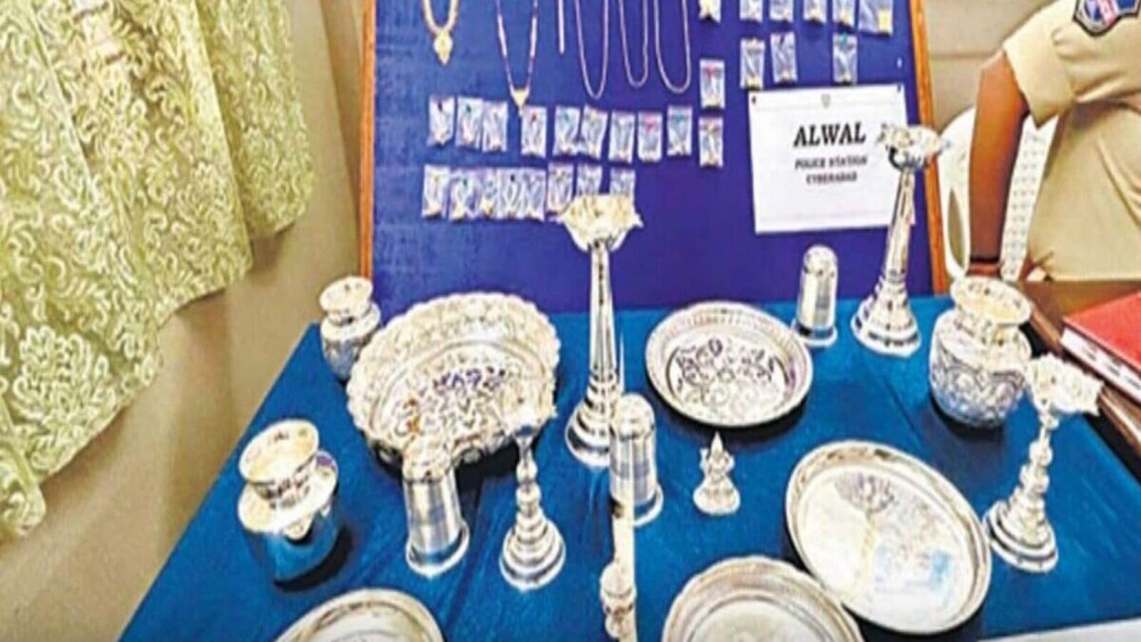 Hyderabad Crime : అద్దె కారులో తిరుగుతూ రెక్కీ, తాళం వేసిన ఇళ్లే టార్గెట్& హైదరాబాద్ లో చోరీల గ్యాంగ్ అరెస్ట్