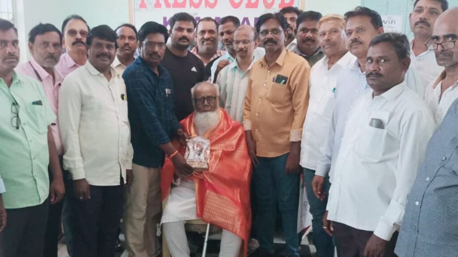 TS Constable Donation: ఏఆర్‌ కానిస్టేబుల్ ఉదారత… రాష్ట్ర ప్రభుత్వానికి పెన్షన్ విరాళం..