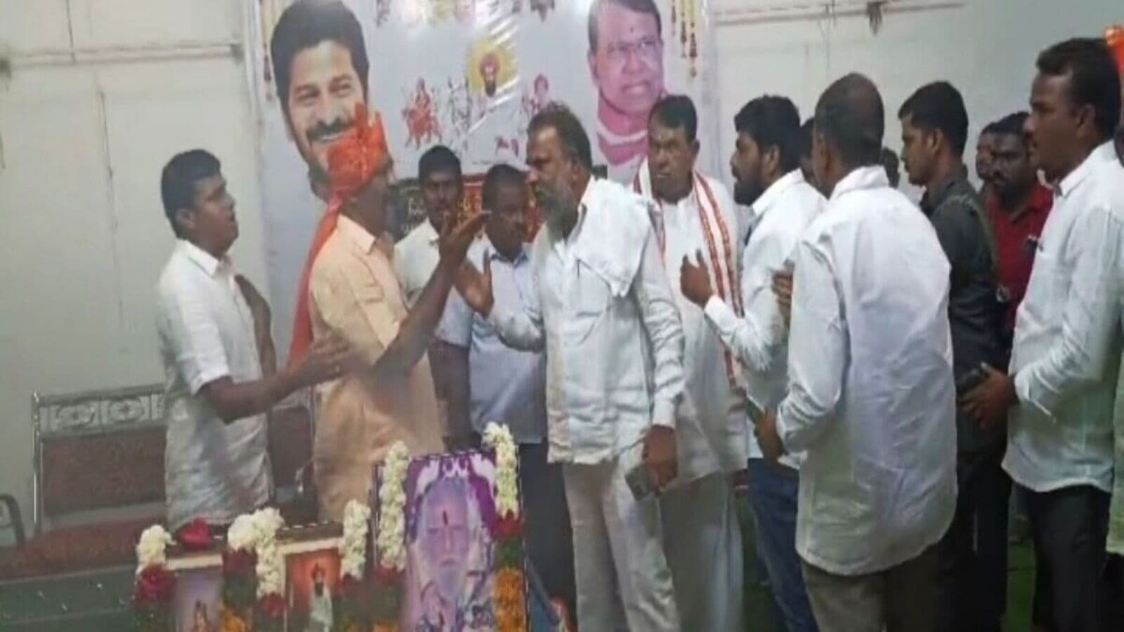 Kamareddy News : సేవలాల్ జయంతి వేడుకల్లో రసాభాస, వెనుదిరిగిన మాజీ స్పీకర్ పోచారం