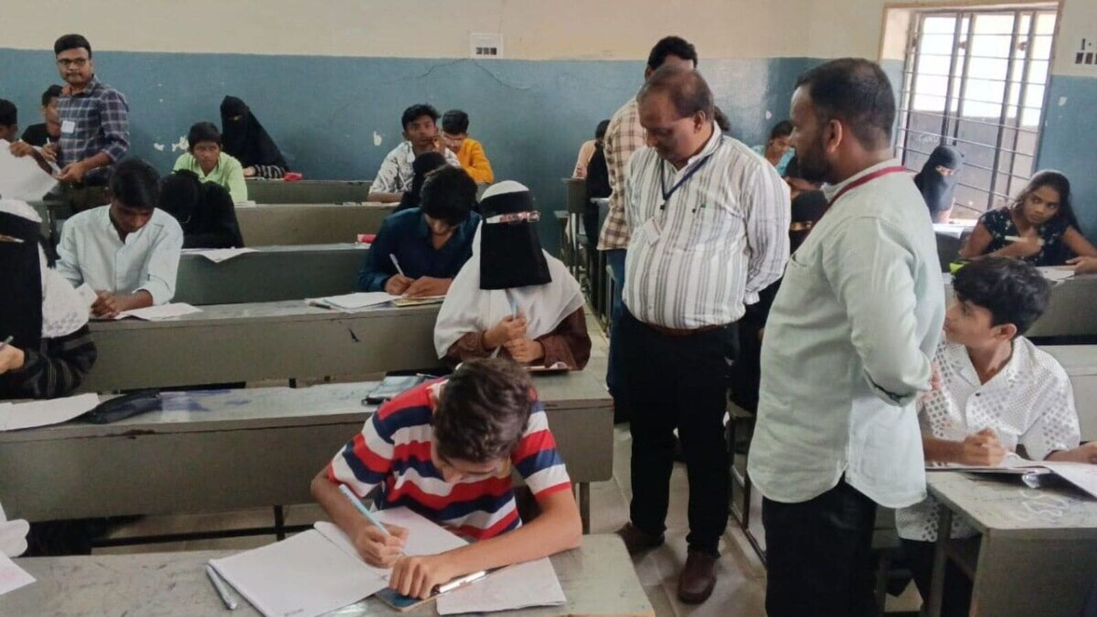 TS Inter Exams : ప్రశాంతంగా ఇంటర్ ఫస్టియర్ తొలి పరీక్ష& 19 వేల మంది గైర్హాజరు, 3 మాల్ ప్రాక్టీస్ కేసులు