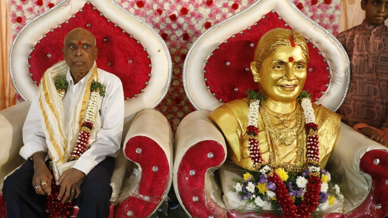 Sangareddy District : మరణాంతరం ఘనంగా పెళ్లిరోజు వేడుక & ఆ తల్లి కోరికను ఇలా తీర్చారు