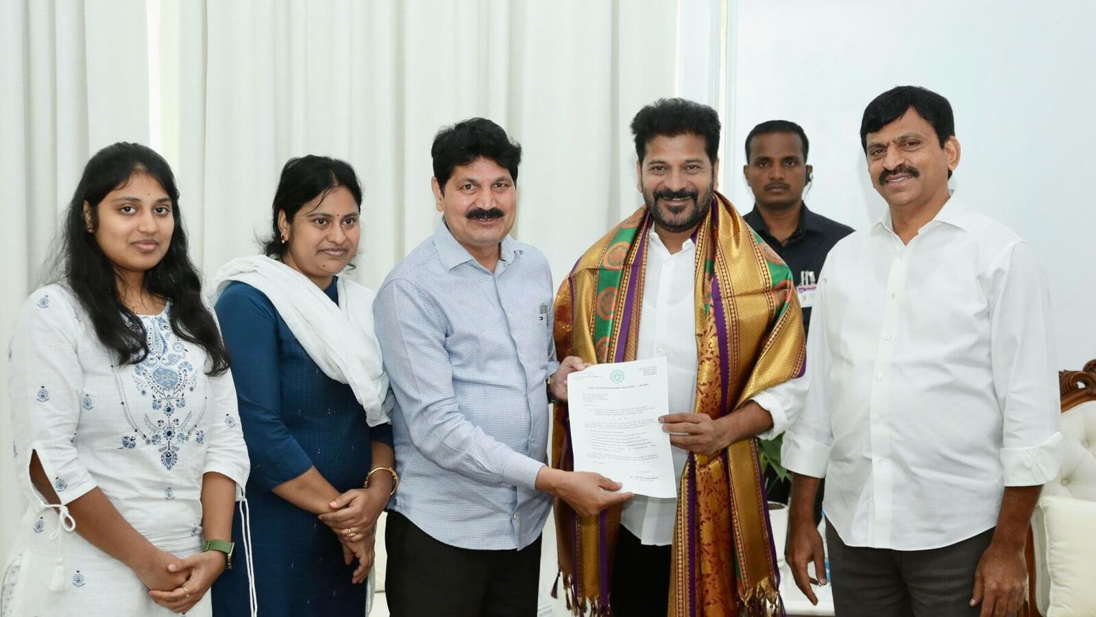 BRS MLA Meet CM Revanth : సీఎం రేవంత్ తో భద్రాచలం ఎమ్మెల్యే భేటీ..! BRSకి షాక్ ఇస్తారా..?