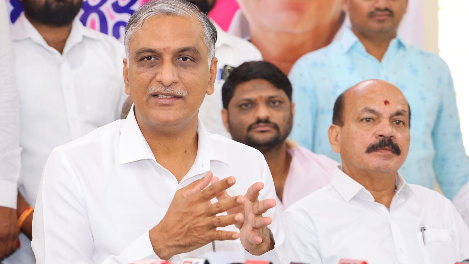 BRS Harish Rao: రేవంత్‌ తిట్టాల్సింది చంద్రబాబు, కాంగ్రెస్‌ పార్టీలనేనన్న మాజీ మంత్రి హరీష్‌ రావు