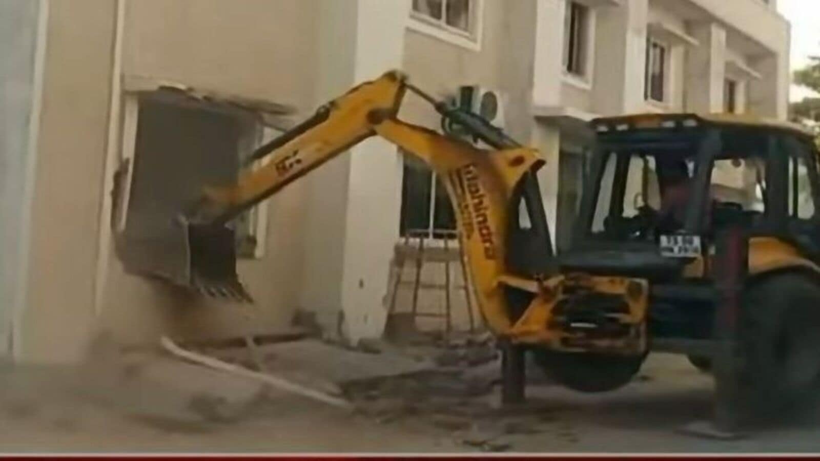 Mallareddy MLRIT: దుండిగల్‌లో మల్లారెడ్డి అల్లుడి కాలేజీని కూల్చేసిన అధికారులు.. సిఎం సలహాదారుడితో మల్లారెడ్డి చర్చలు…