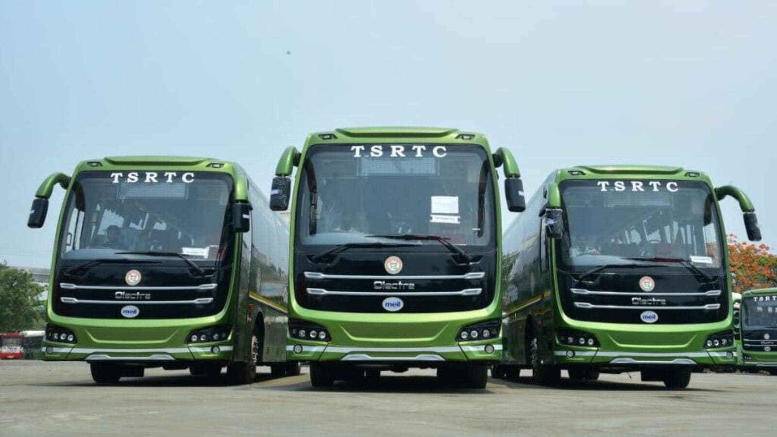 TSRTC Electric Buses: తెలంగాణలో ఎలక్ట్రిక్ బస్సుల్ని ప్రారంభించిన మంత్రులు పొన్నం, భట్టి, కోమటిరెడ్డి..