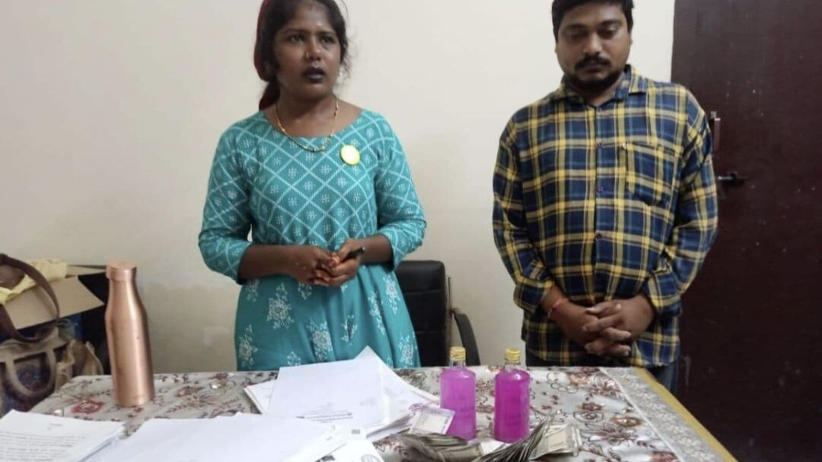 ACB Trap in Mahabubabad : సబ్​ రిజిస్ట్రార్​ తస్లీమా... నిన్నటి వరకు సోషల్ మీడియా స్టార్ & ఇవాళ ఏసీబీకి దొరికేసింది..!