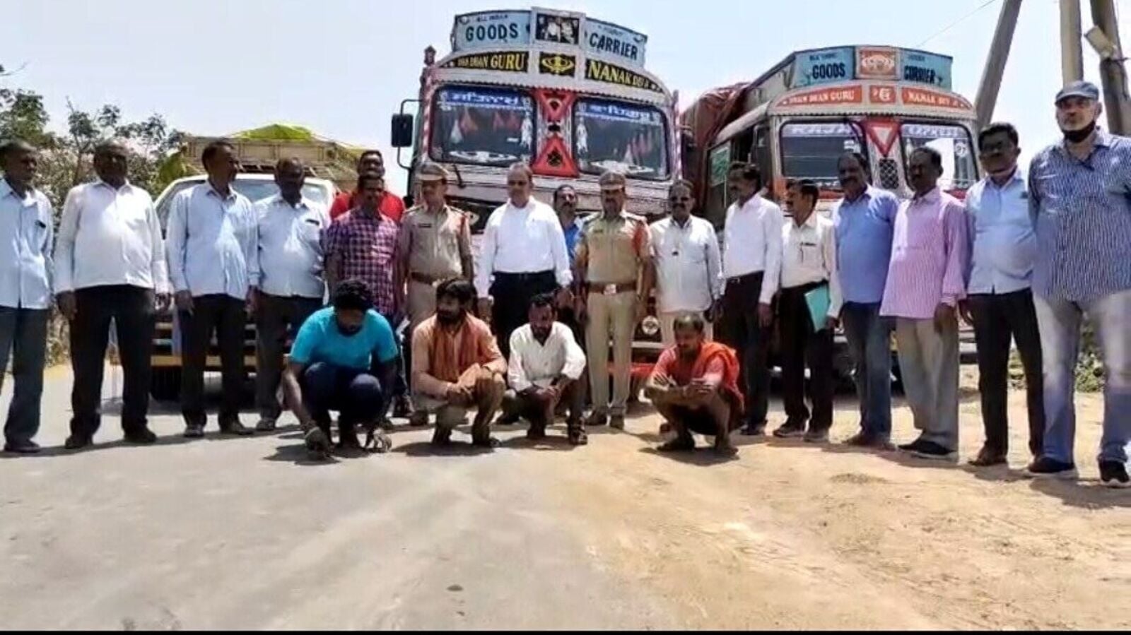 Ration Rice Seized : కాళేశ్వరం వద్ద భారీగా రేషన్ బియ్యం పట్టివేత & మహారాష్ట్రకు తరలిస్తున్న వాహనాలు సీజ్