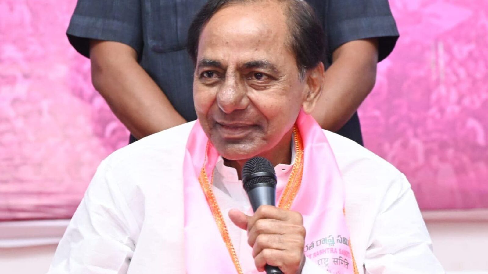 KCR Districts Tour : రైతుల వద్దకు కేసీఆర్... ఇవాళ 3 జిల్లాల్లో పర్యటన, మధ్యాహ్నం ప్రెస్ మీట్