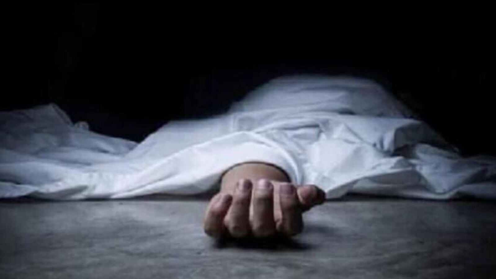 Hyderabad Crime News : హైదరాబాద్ లో విషాదం... యాక్సిడెంట్ చేశానని భయపడి యువకుడు ఆత్మహత్య