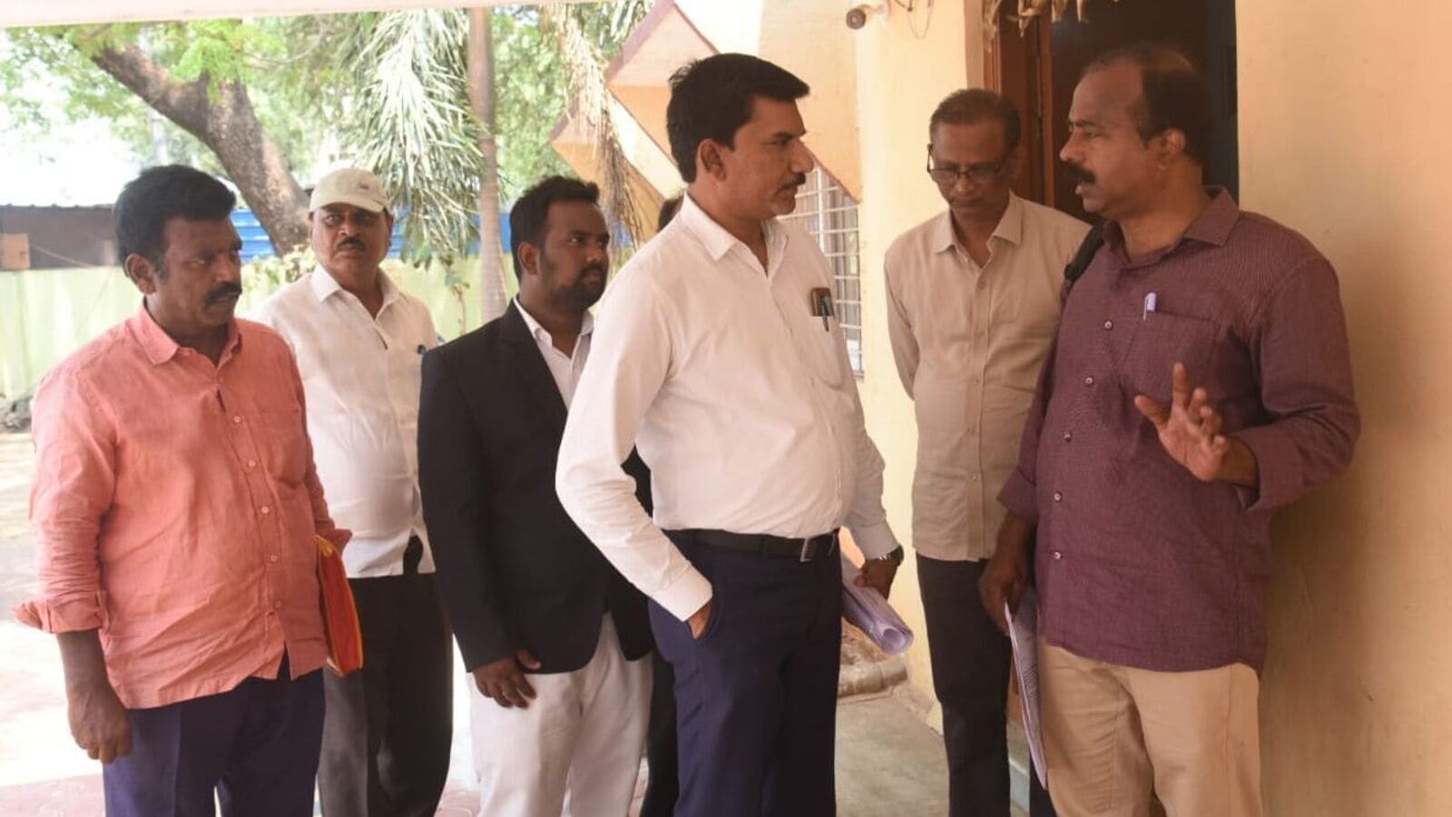 Waragal RDO Office: పరిహారం చెల్లింపులో నిర్లక్ష్యం..వరంగల్‌ ఆర్డీఓ ఆఫీసు జప్తుకు హైకోర్టు ఉత్తర్వులు