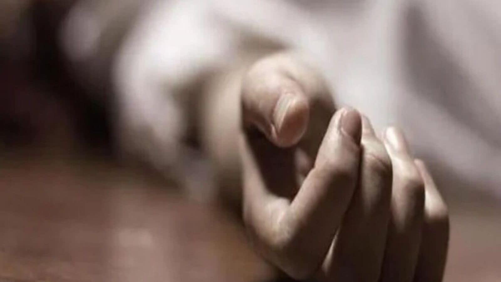 Rangareddy Family Suicide : రాజేంద్రనగర్ లో విషాదం, ఆర్థిక ఇబ్బందులతో కుటుంబం ఆత్మహత్య!