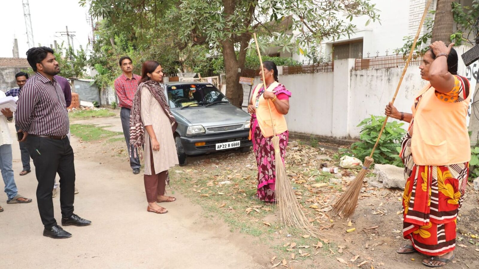 GWMC Employees: మున్సిపల్​ కార్మికులకు గుడ్​ న్యూస్​.. గ్రేటర్‌ వరంగల్‌లొ ఒక్కపూట విధులు…