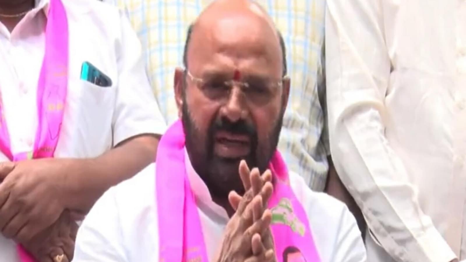 Ex Mla Muthireddy: మాజీ ఎమ్మెల్యే ముత్తిరెడ్డి పై మరో కేసు.. పోలీసులకు ఫిర్యాదు చేసిన మాజీ మున్సిపల్ ఛైర్‌ పర్సన్ కొడుకు