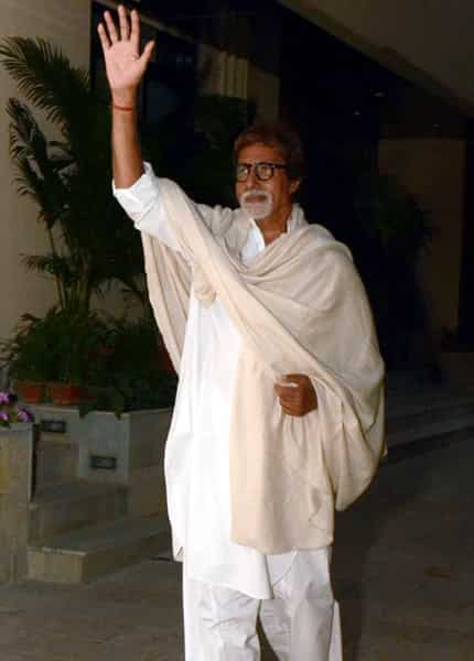 Big B Not Dead Stop Spreading Rumours Netizens Hindustan Times Последние твиты от amitabh bachchan (@srbachchan).