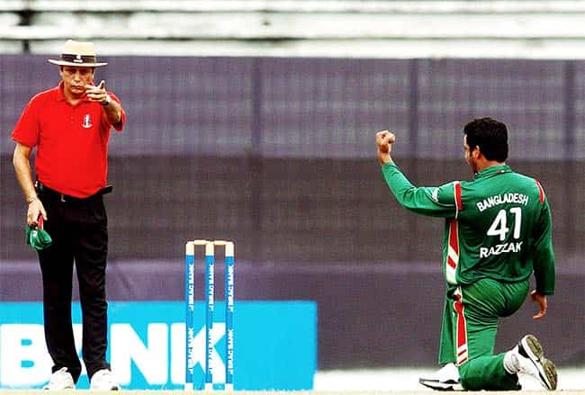 In this October 2008 photo, Bangladeshi cricketer Abdur Razzak (R) gestures towards umpire Nadir Shah during an ODI between Bangladesh and New Zealand in Dhaka. An undercover investigation by India TV channel allegedly found that six umpires, Shah, were willing to give decisions or provide inside information on the teams and playing conditions in return for illicit payments. AFP Phot) In this October 2008 photo, Bangladeshi cricketer Abdur Razzak (R) gestures towards umpire Nadir Shah during an ODI between Bangladesh and New Zealand in Dhaka. An undercover investigation by India TV channel allegedly found that six umpires, Shah, were willing to give decisions or provide inside information on the teams and playing conditions in return for illicit payments. AFP Phot)