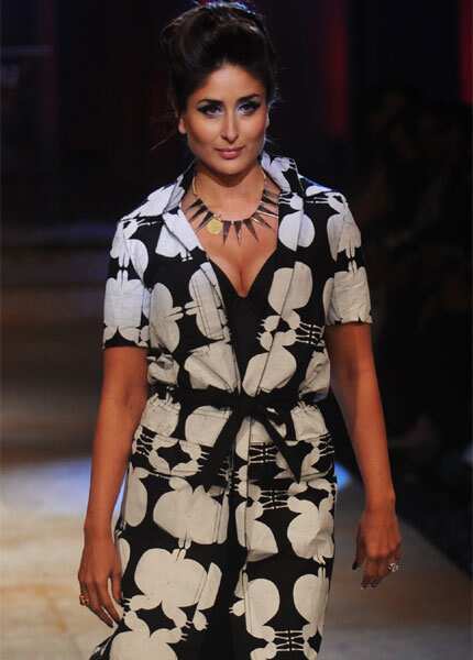 Kareena Kapoor walks at Lakme Fashion Week Kareena Kapoor walks at Lakme Fashion Week