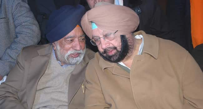 Punjab Pradesh Congress president Capt Amarinder Singh campaigns for Shiromani Akali Dal-Delhi chief Paramjit Singh Sarna against the Badals at an election rally for the January 27 Delhi Sikh Gurdwara Management Committee (DSGMC) elections in West Delhi. HT photo </div) Punjab Pradesh Congress president Capt Amarinder Singh campaigns for Shiromani Akali Dal-Delhi chief Paramjit Singh Sarna against the Badals at an election rally for the January 27 Delhi Sikh Gurdwara Management Committee (DSGMC) elections in West Delhi. HT photo </div)