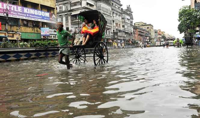 Heavy rains disrupt life in Kolkata. (HT Photo/Prateek Chowdhury) Heavy rains disrupt life in Kolkata. (HT Photo/Prateek Chowdhury)