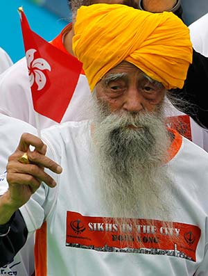 Fauja Singh Centenarian marathon runner runs in the Hong Kong Marathon. (AP)
</div) Fauja Singh Centenarian marathon runner runs in the Hong Kong Marathon. (AP)
</div)