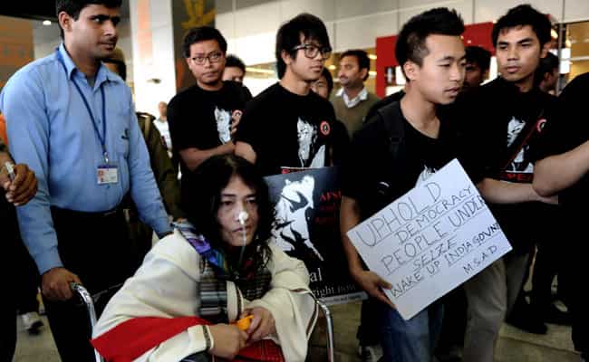 Social activist from Manipur, Irom Sharmila, (C) who has been on a fast for 12 years demanding the repeal of the controversial Armed Forces Special Powers Act (AFSPA), arrives at the airport in New Delhi. (AFP Photo) Social activist from Manipur, Irom Sharmila, (C) who has been on a fast for 12 years demanding the repeal of the controversial Armed Forces Special Powers Act (AFSPA), arrives at the airport in New Delhi. (AFP Photo)