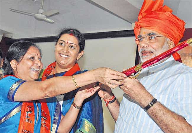 Smriti Irani with Gujarat chief minister Narendra Modi at a two-day BJP women's wing national executive meeting in Mumbai in 2010. (HT Photo) Smriti Irani with Gujarat chief minister Narendra Modi at a two-day BJP women's wing national executive meeting in Mumbai in 2010. (HT Photo)