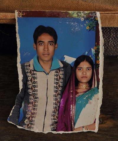 A photo of Khatun with Isha Mondal, whose family forced a bottle of acid down her throat. (Ashok Nath Dey/Hindustan Times)
</div) A photo of Khatun with Isha Mondal, whose family forced a bottle of acid down her throat. (Ashok Nath Dey/Hindustan Times)
</div)