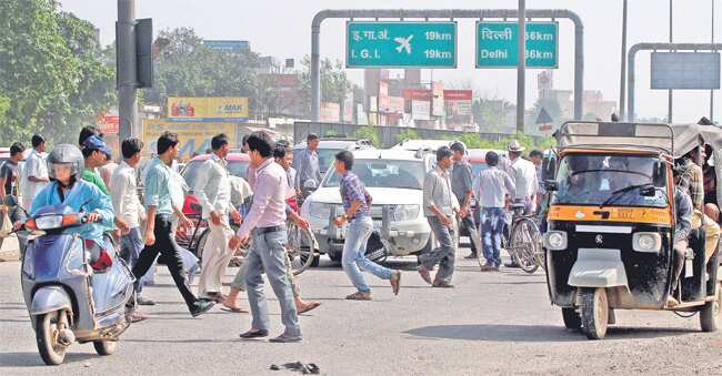 Pedestrians are forced to risk their lives as there neither a footover bridge, not any subway to cross roads at Hero Honda Chowk in Gurgaon. (Sanjeev Verma/HT Photo) Pedestrians are forced to risk their lives as there neither a footover bridge, not any subway to cross roads at Hero Honda Chowk in Gurgaon. (Sanjeev Verma/HT Photo)