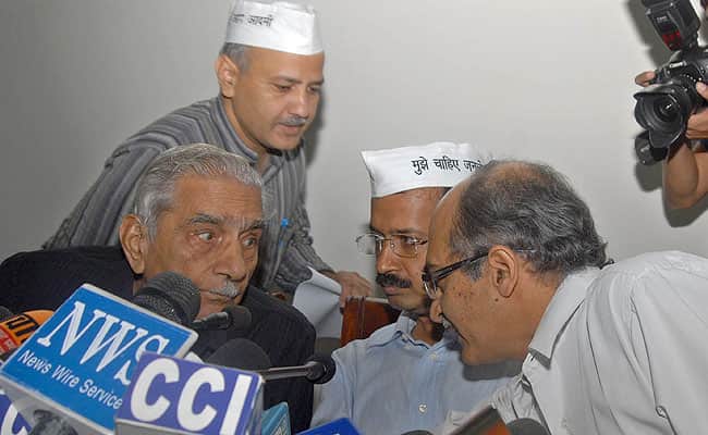 Arvind Kejriwal is seen with India Against Corruption colleagues Shanti Bhushan and Prashant Bhushan during a press conference in New Delhi. UNI Arvind Kejriwal is seen with India Against Corruption colleagues Shanti Bhushan and Prashant Bhushan during a press conference in New Delhi. UNI