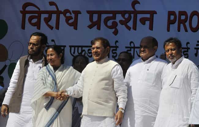 Trinamool Congress chief Mamata Banerjee is seen with Janta Dal (U) president Sharad Yadav during a protest meet against the reform measures adopted by the UPA government. (Sonu Mehta/Hindustan Times)
</div) Trinamool Congress chief Mamata Banerjee is seen with Janta Dal (U) president Sharad Yadav during a protest meet against the reform measures adopted by the UPA government. (Sonu Mehta/Hindustan Times)
</div)