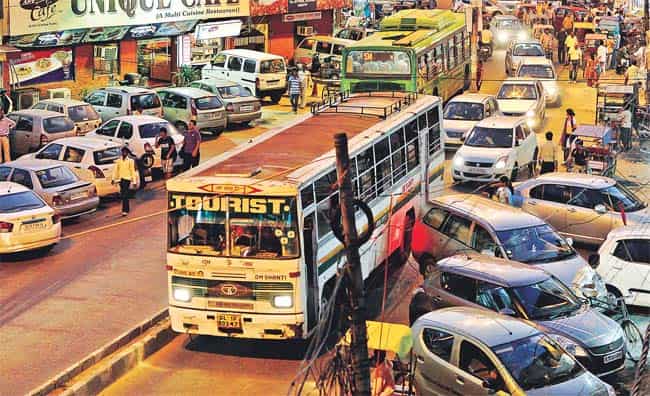 Indiscriminate parking in east Delhi’s Madhu Vihar market in IP Extension has added to traffic congestion in the area. Virendra Singh Gosain/HT photo Indiscriminate parking in east Delhi’s Madhu Vihar market in IP Extension has added to traffic congestion in the area. Virendra Singh Gosain/HT photo