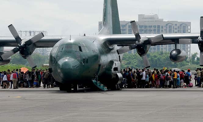 People who survived the wrath of Super Typhoon Haiyan in the central coastal city of Tacloban disembark from a military cargo plane that flew them out of the city to Manila. (AFP photo)</em>
</div) People who survived the wrath of Super Typhoon Haiyan in the central coastal city of Tacloban disembark from a military cargo plane that flew them out of the city to Manila. (AFP photo)</em>
</div)
