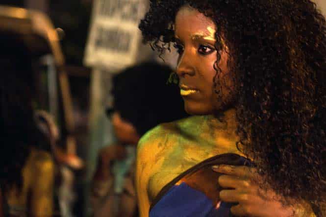 A member of non profit organisation EDUCAFRO prepares to make a performance in demand of more models of African descent outside Fashion Rio in Rio de Janeiro, Brazil. (AFP Photo)
</div) A member of non profit organisation EDUCAFRO prepares to make a performance in demand of more models of African descent outside Fashion Rio in Rio de Janeiro, Brazil. (AFP Photo)
</div)