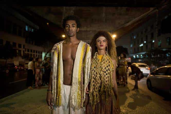 Members of non profit organization EDUCAFRO perform in a street fashion show in demand of more models of African descent outside Fashion Rio in Rio de Janeiro, Brazil. (AFP Photo)
</div) Members of non profit organization EDUCAFRO perform in a street fashion show in demand of more models of African descent outside Fashion Rio in Rio de Janeiro, Brazil. (AFP Photo)
</div)