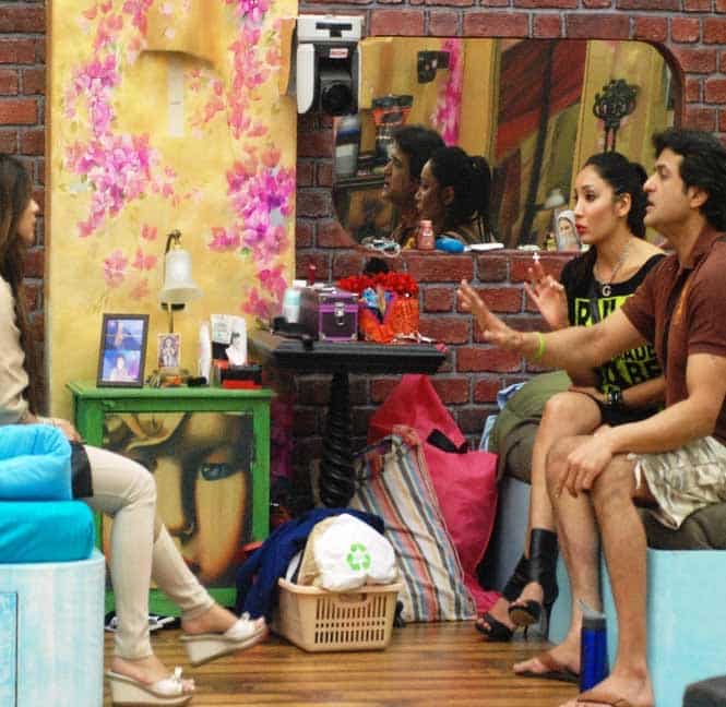 Flashback: Armaan argues with Tanisha in front of Sofia Flashback: Armaan argues with Tanisha in front of Sofia