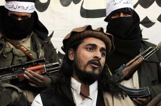 This file photograph shows Pakistani Taliban commander Hakimullah Mehsud speaking to a group of media representatives. (AFP Photo) This file photograph shows Pakistani Taliban commander Hakimullah Mehsud speaking to a group of media representatives. (AFP Photo)