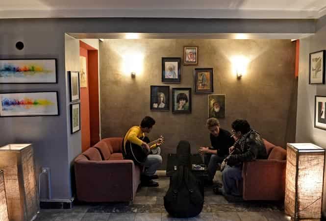 In this picture taken on October 22, 2013, Afghan music students chat and practice the guitar at 'Kabul School of Rock' in Kabul. (AFP Photo)
</div) In this picture taken on October 22, 2013, Afghan music students chat and practice the guitar at 'Kabul School of Rock' in Kabul. (AFP Photo)
</div)